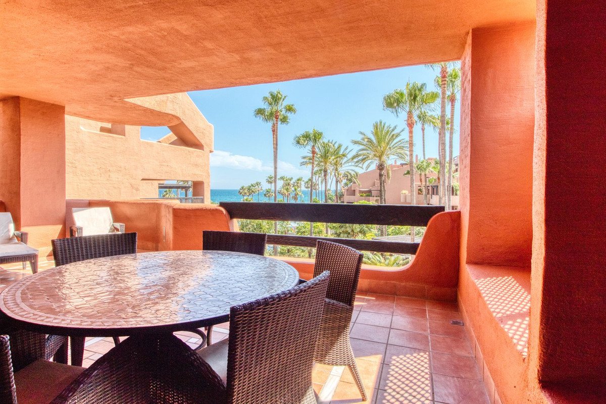 2 Bed Middle Floor Apartment in Estepona