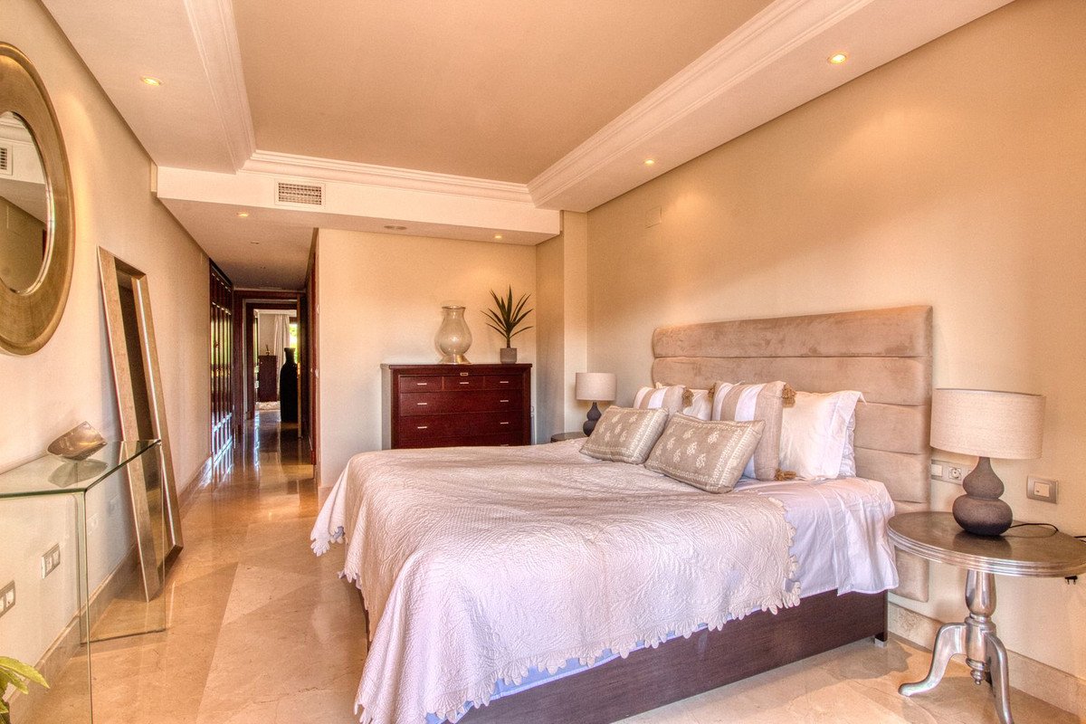 2 Bed Middle Floor Apartment in Estepona