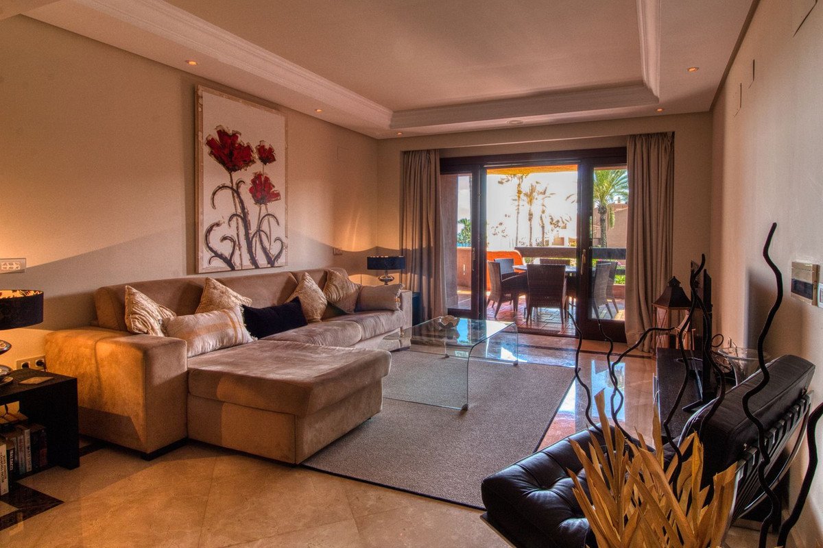 2 Bed Middle Floor Apartment in Estepona