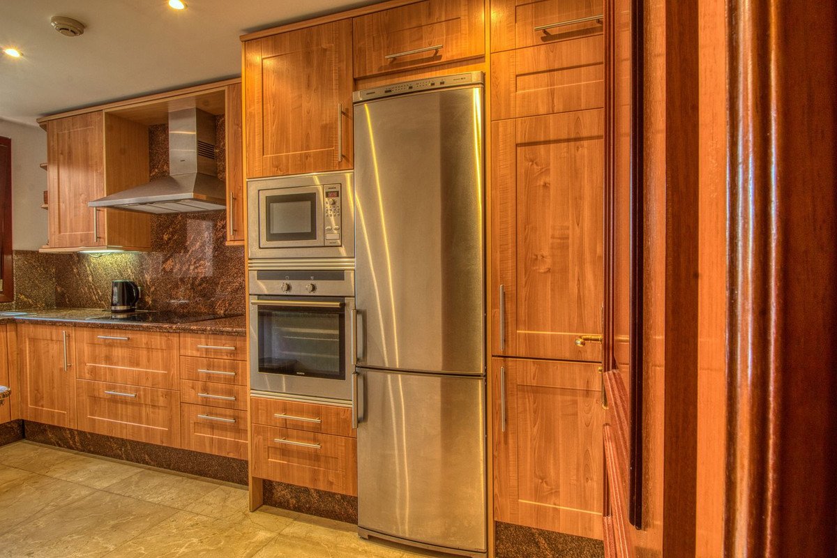 2 Bed Middle Floor Apartment in Estepona