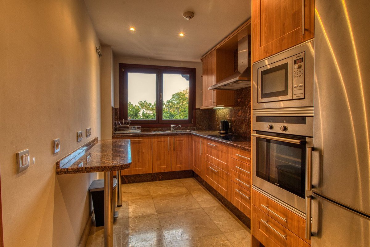 2 Bed Middle Floor Apartment in Estepona
