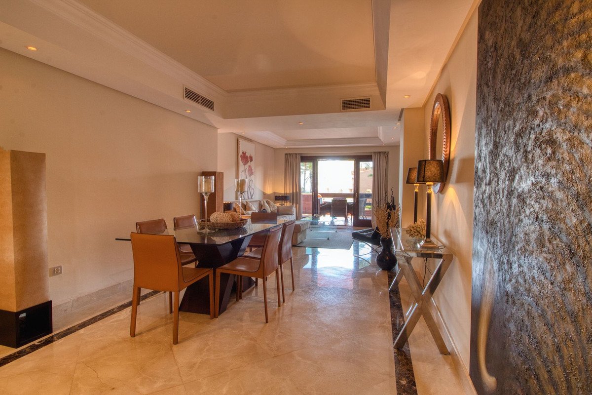 2 Bed Middle Floor Apartment in Estepona