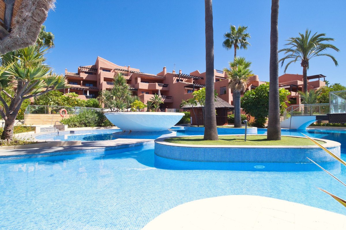 2 Bed Middle Floor Apartment in Estepona
