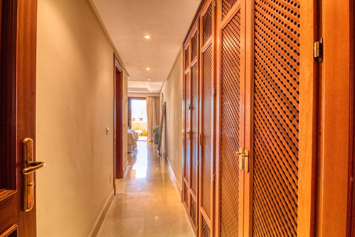 2 Bed Middle Floor Apartment in Estepona