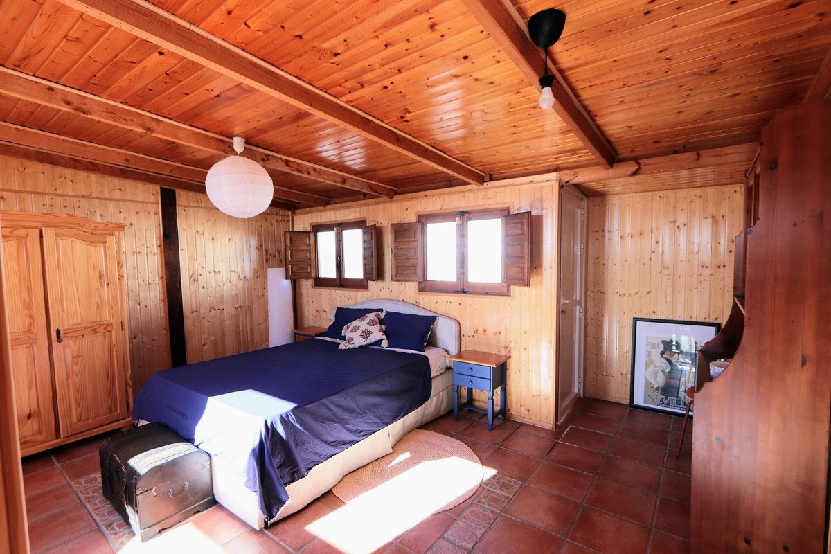 2 Bed Top Floor Apartment in Punta Prima