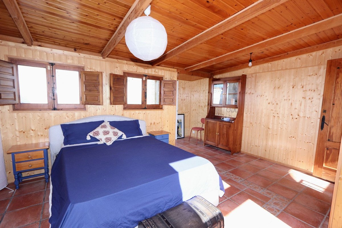 2 Bed Top Floor Apartment in Punta Prima