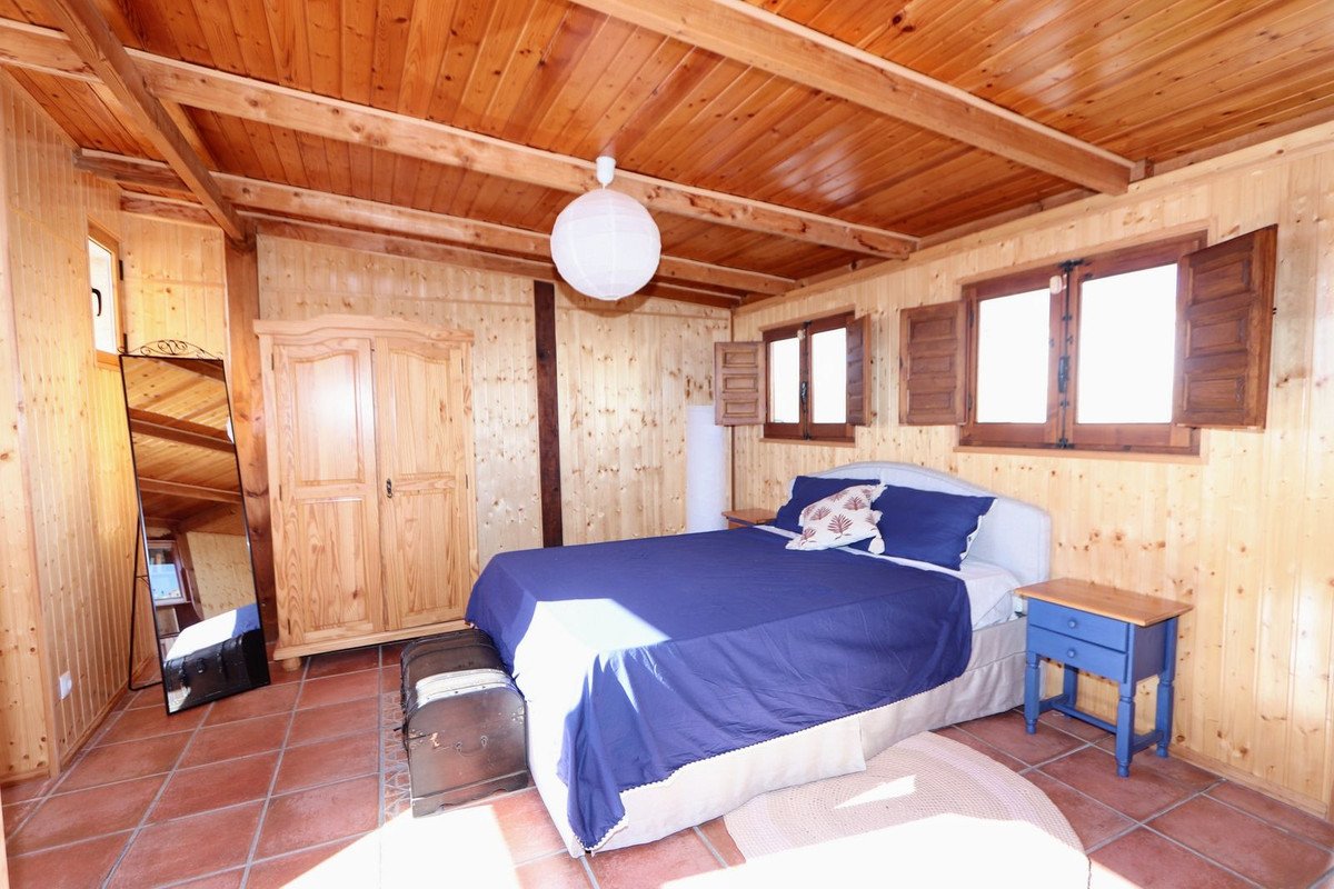 2 Bed Top Floor Apartment in Punta Prima