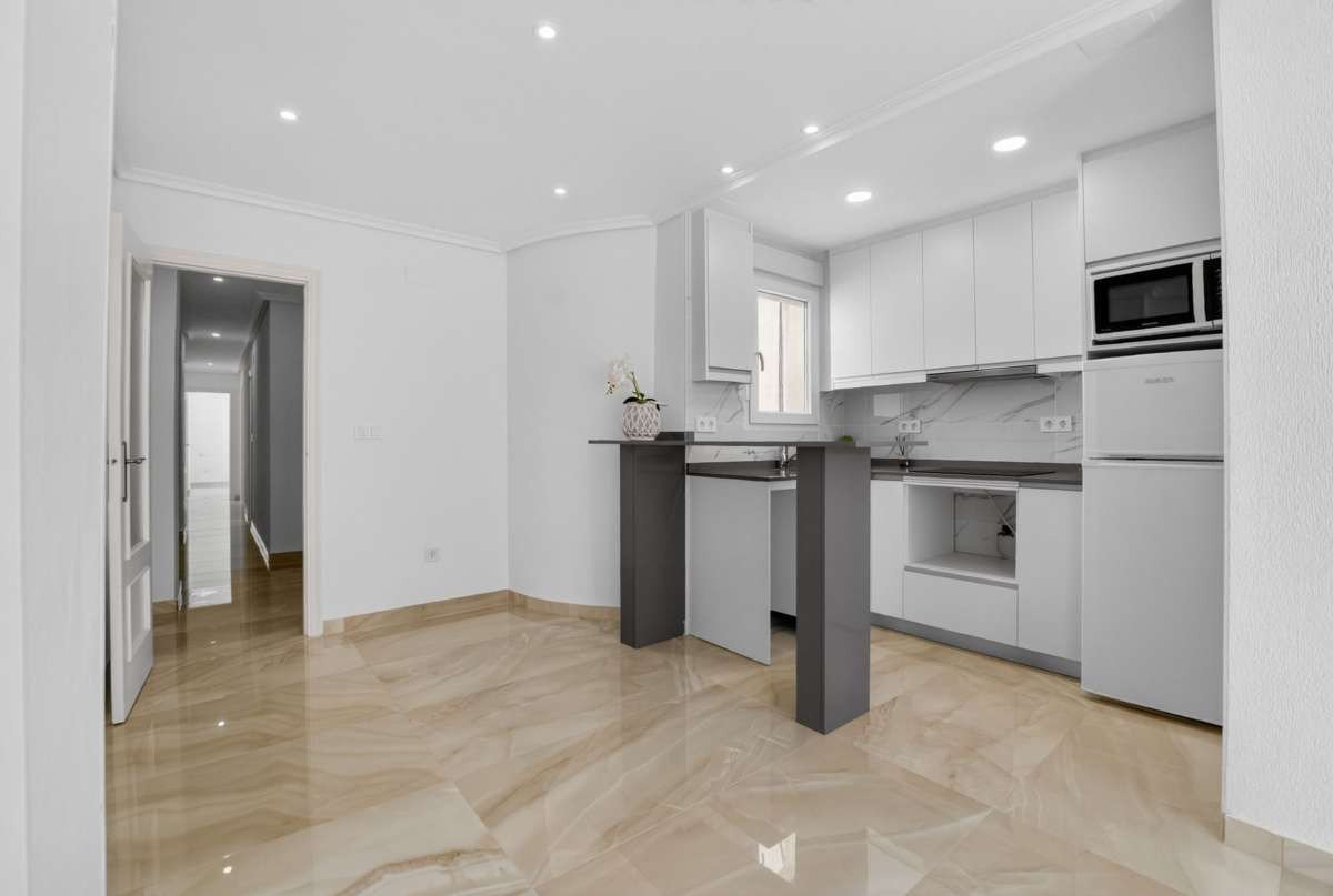 2 Bed Ground Floor Apartment in Torrevieja