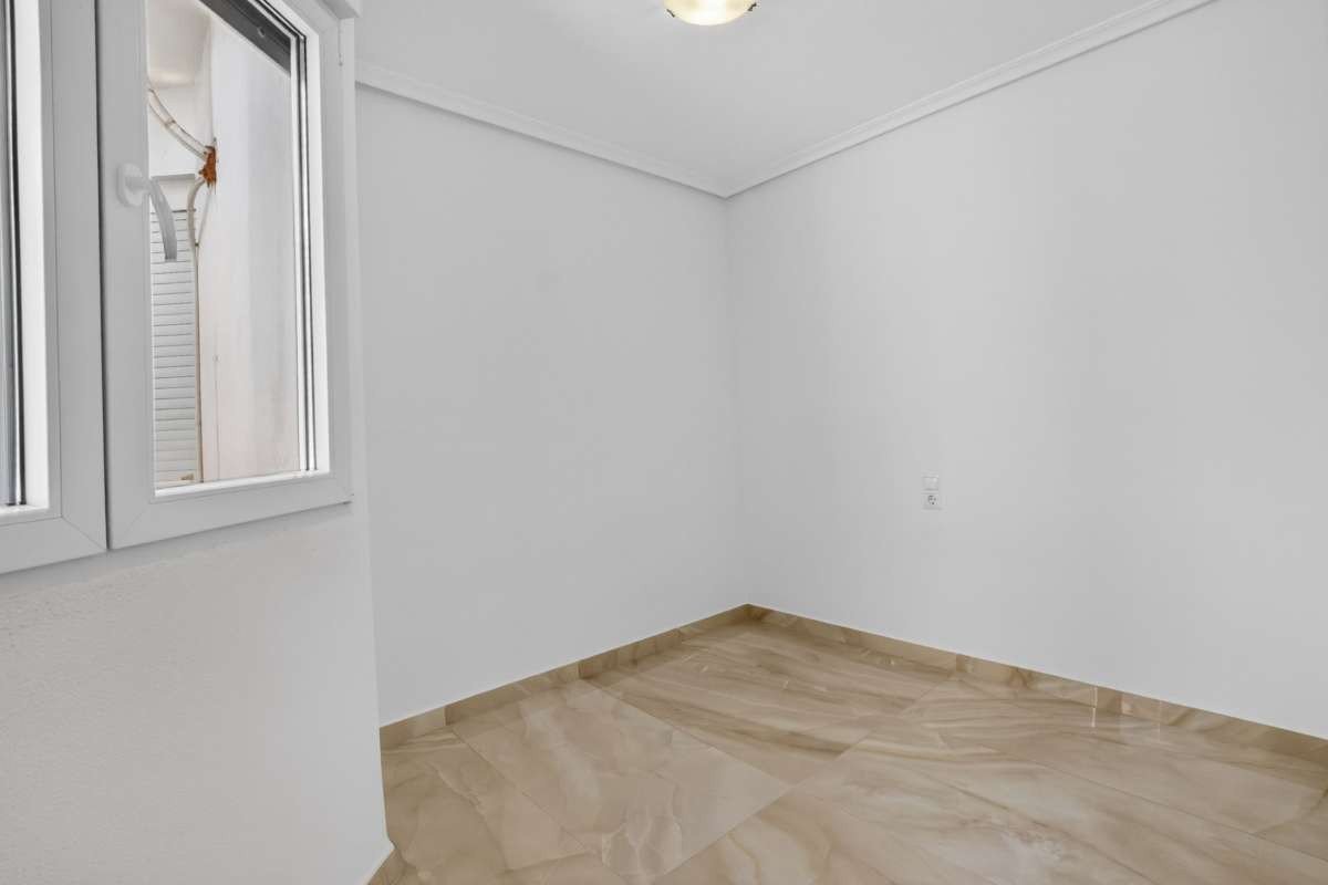 2 Bed Ground Floor Apartment in Torrevieja
