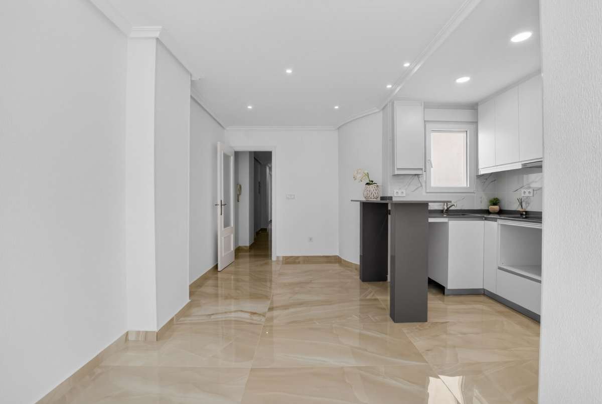 2 Bed Ground Floor Apartment in Torrevieja