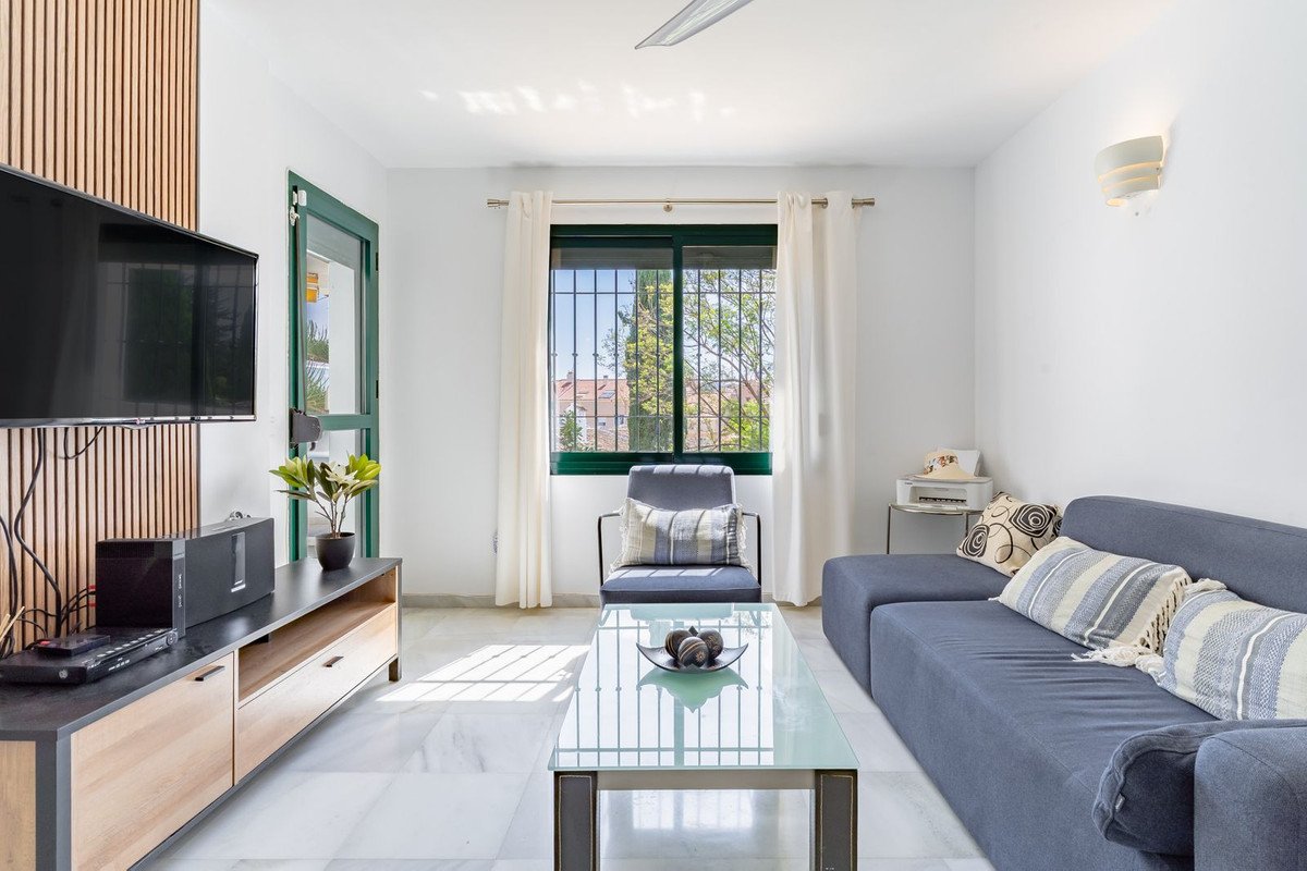 2 Bed Middle Floor Apartment in Benalmadena Costa