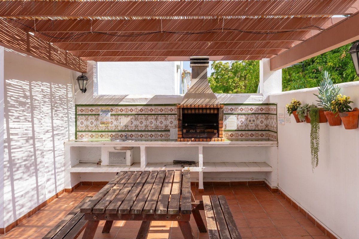 2 Bed Middle Floor Apartment in Benalmadena Costa