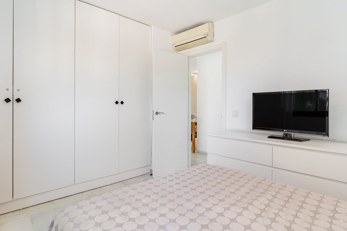 2 Bed Middle Floor Apartment in Benalmadena Costa