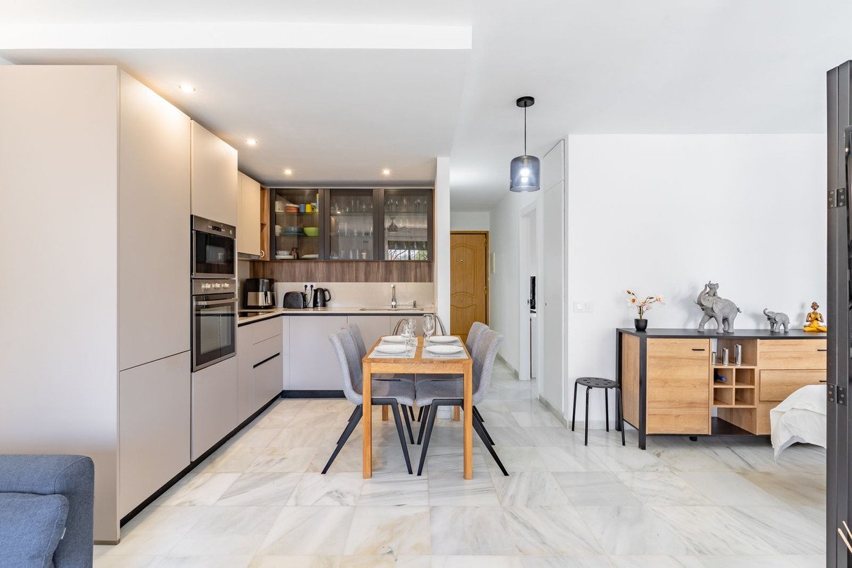 2 Bed Middle Floor Apartment in Benalmadena Costa