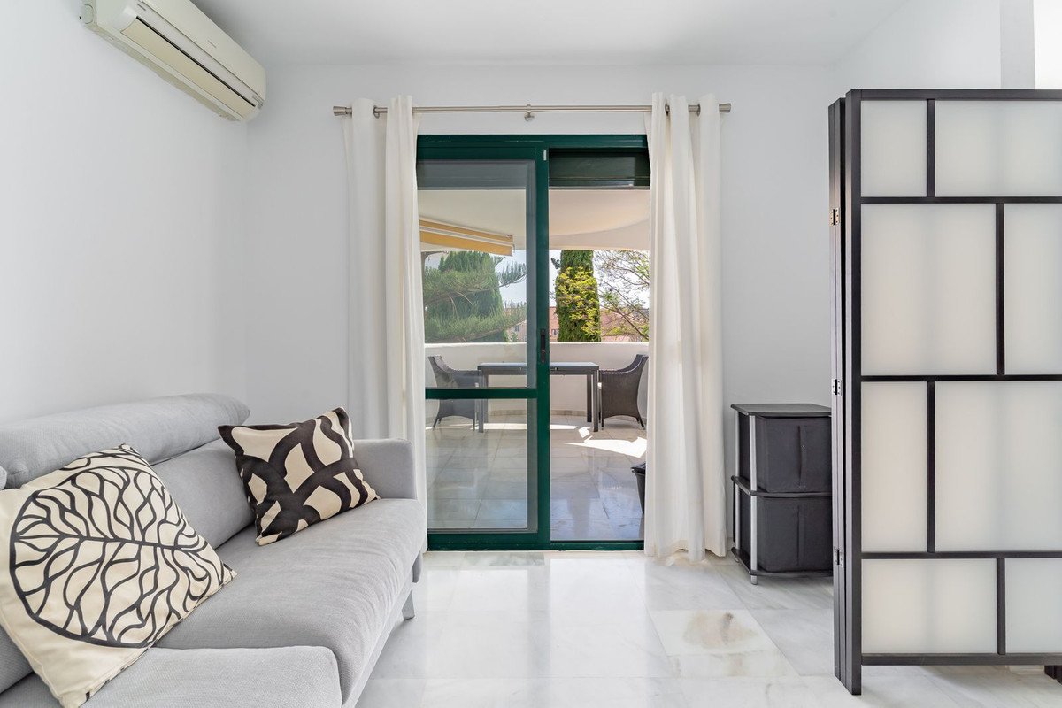 2 Bed Middle Floor Apartment in Benalmadena Costa