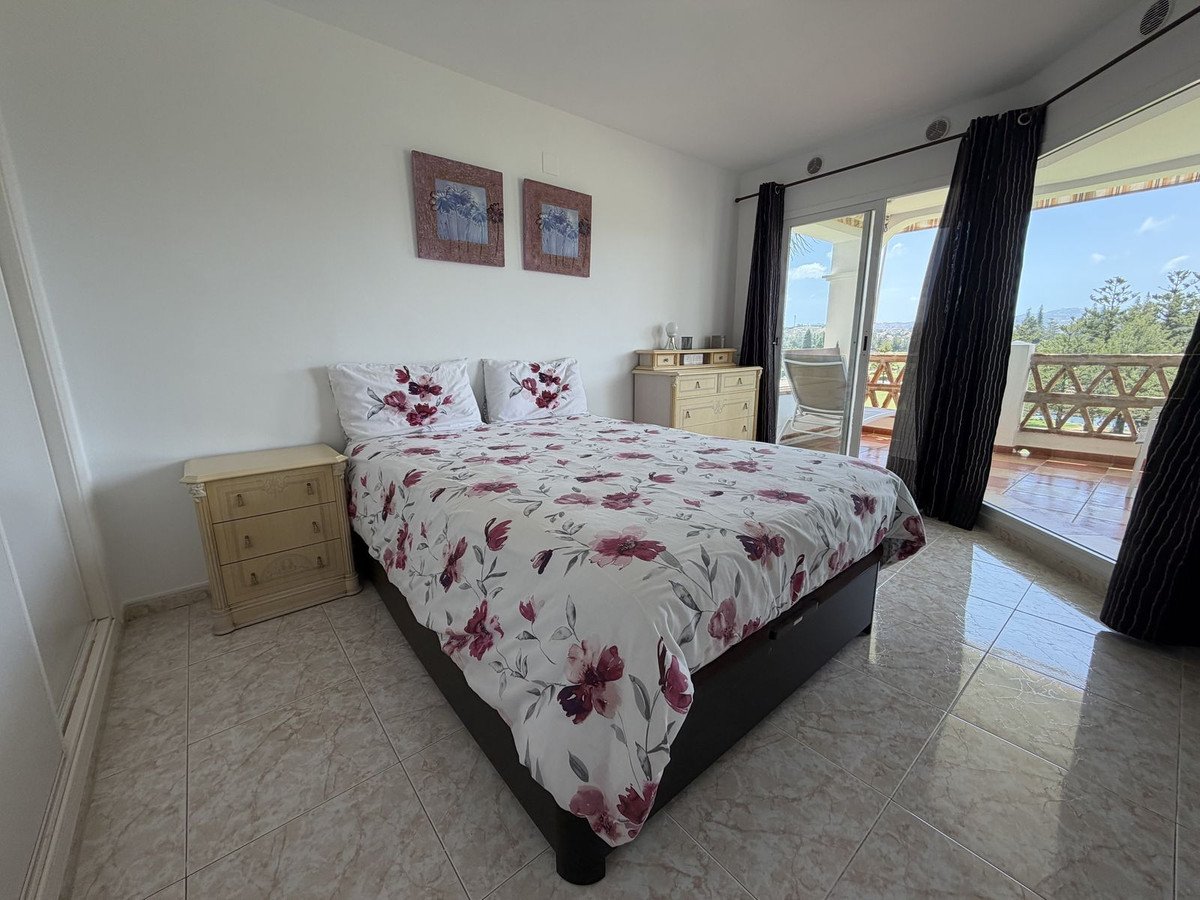 2 Bed Middle Floor Apartment in Mijas Golf