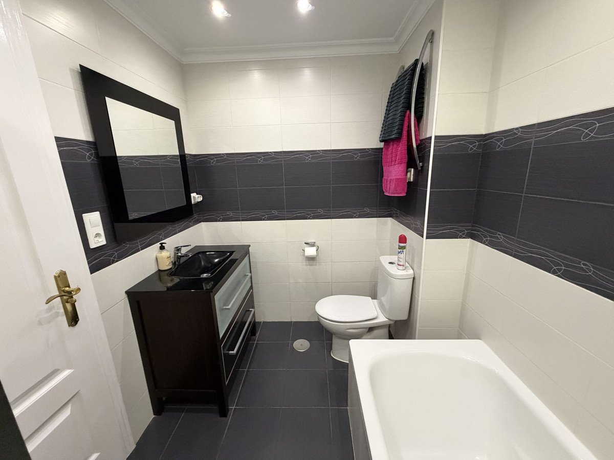 2 Bed Middle Floor Apartment in Mijas Golf
