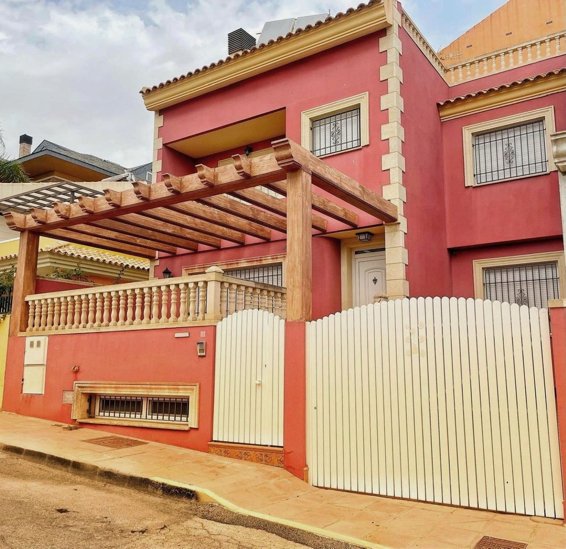 6 Bed Semi-Detached House in Mazarrón