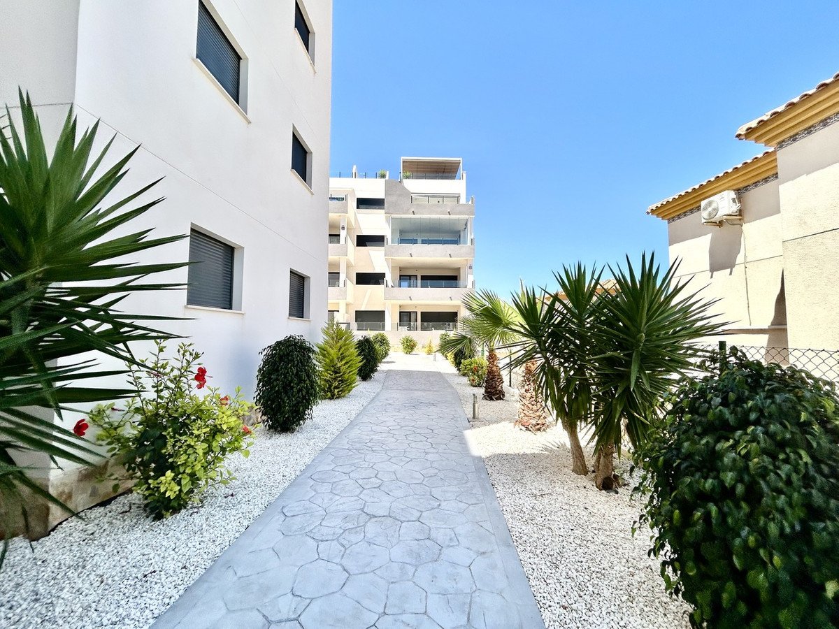 3 Bed Middle Floor Apartment in Los Dolses