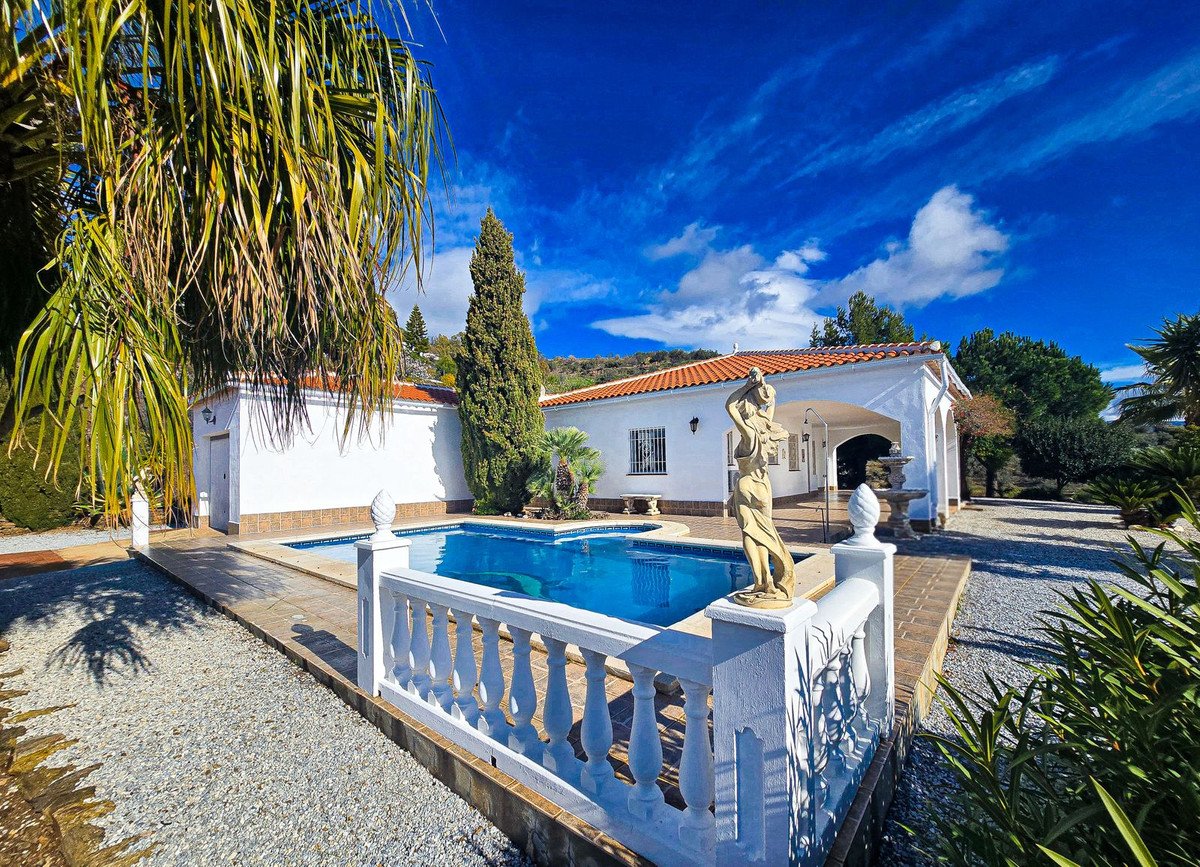 3 Bed Detached Villa in Arenas