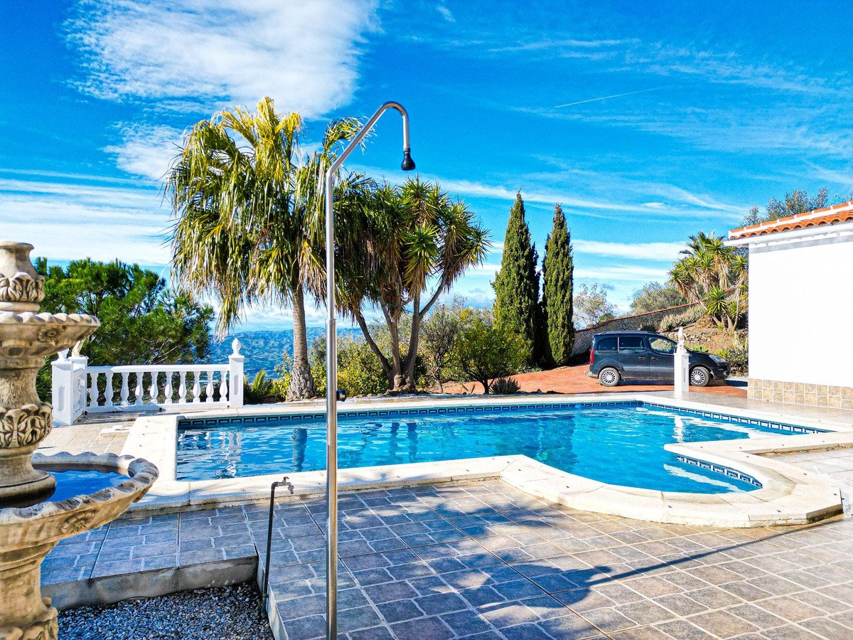 3 Bed Detached Villa in Arenas