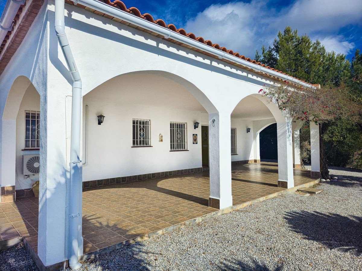 3 Bed Detached Villa in Arenas