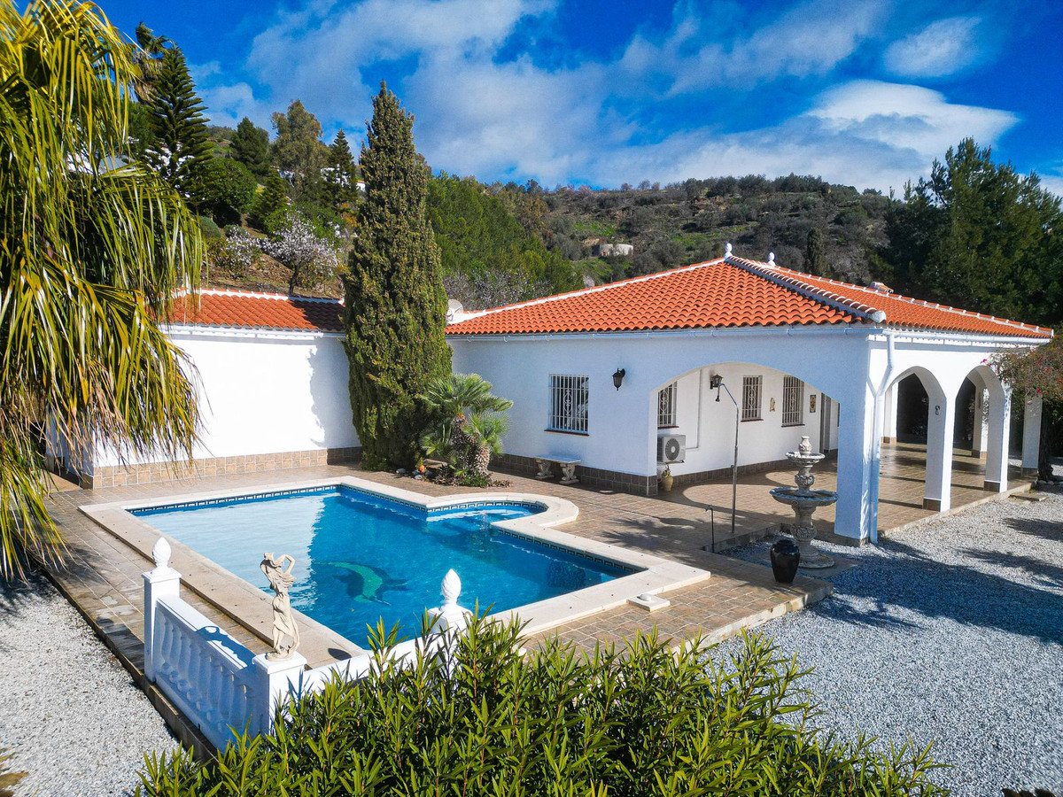 3 Bed Detached Villa in Arenas