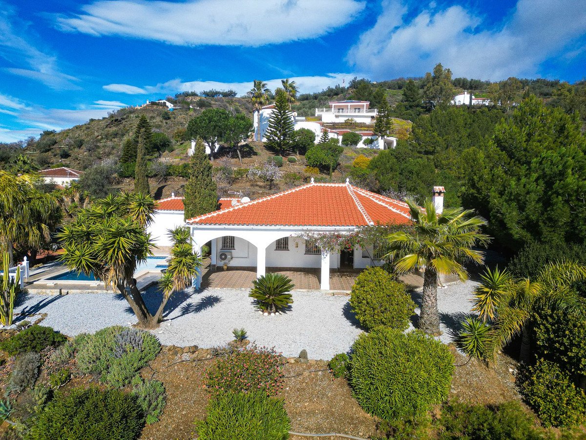 3 Bed Detached Villa in Arenas