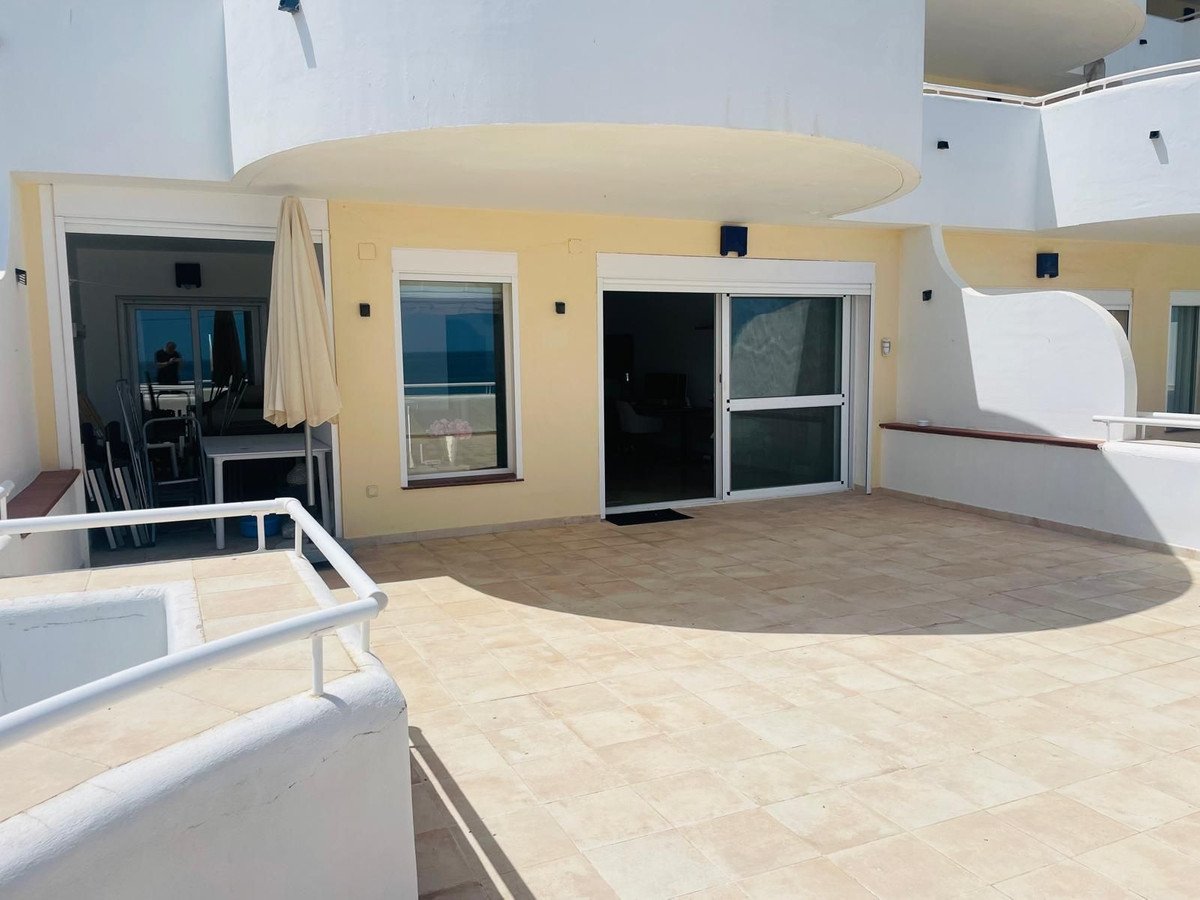 2 Bed Ground Floor Apartment in Estepona