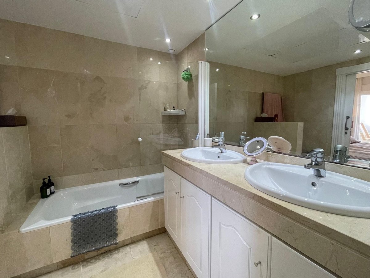 2 Bed Ground Floor Apartment in Estepona