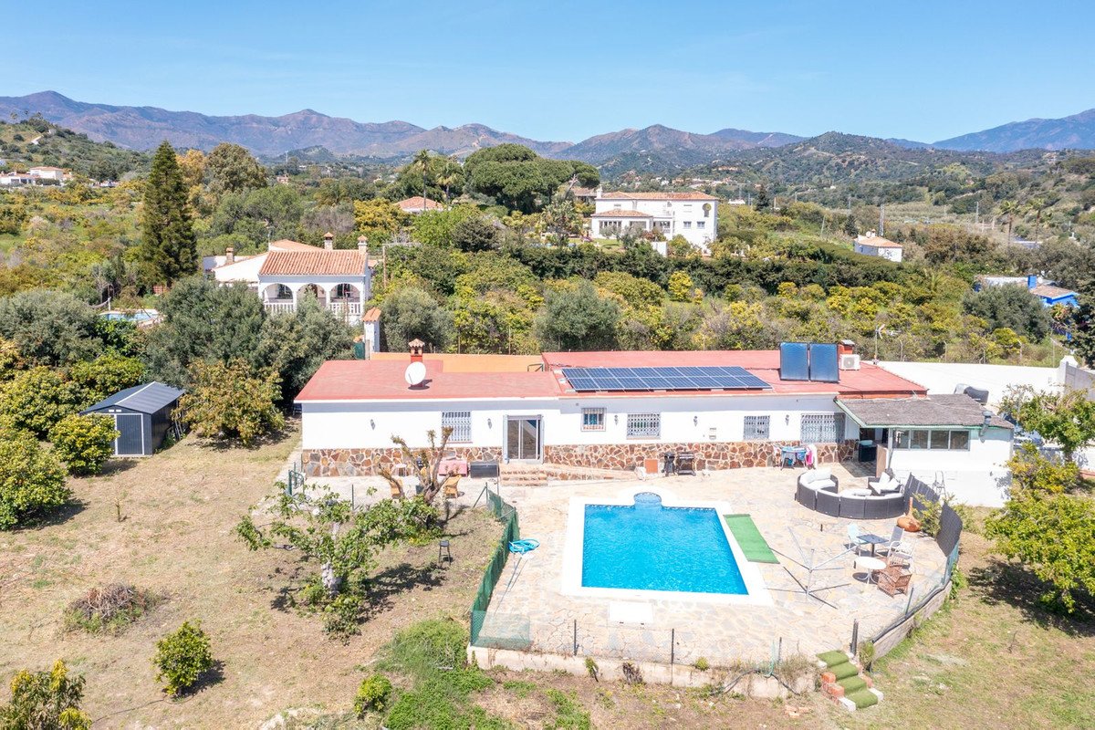 10 Bed Finca - Cortijo in Estepona