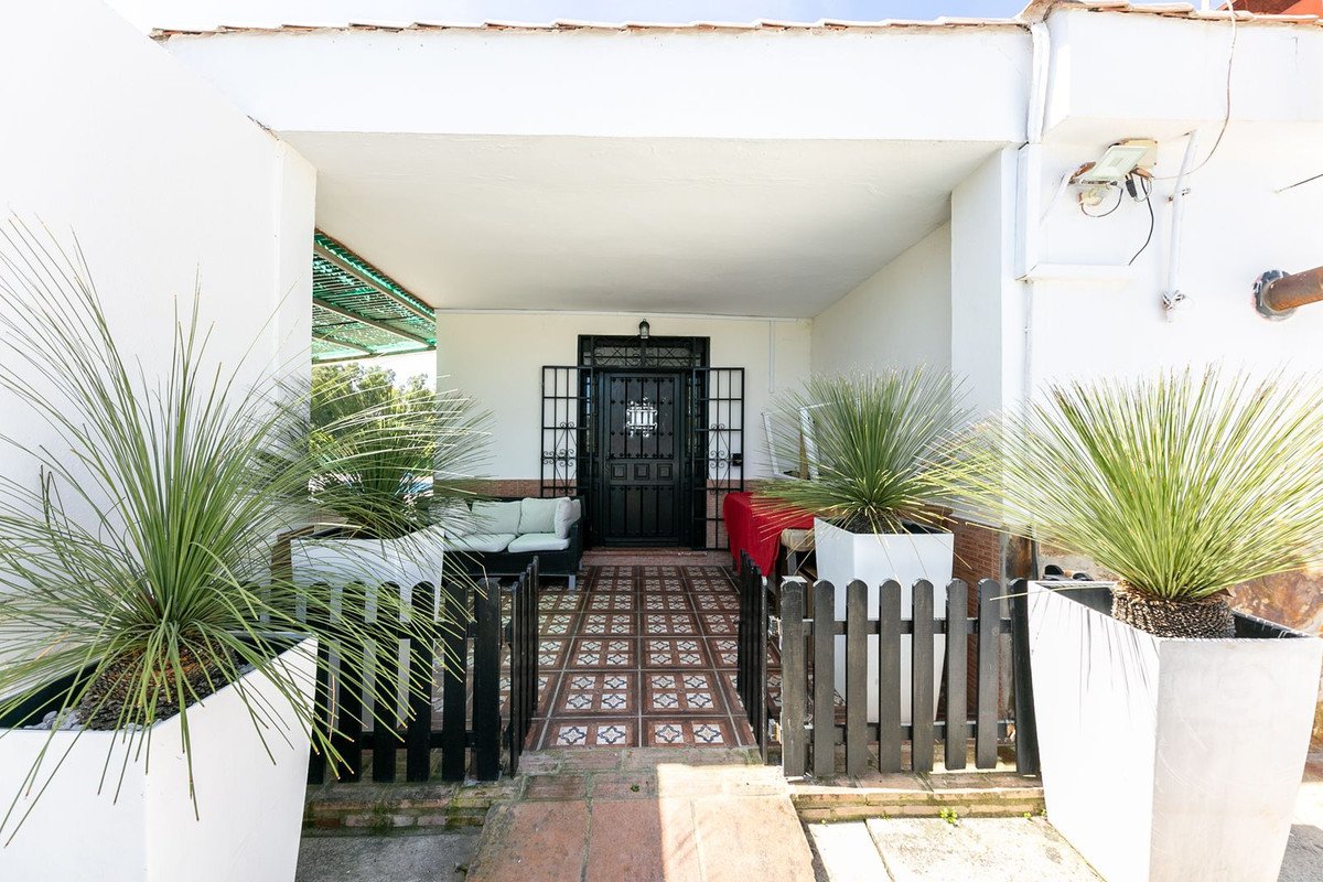 10 Bed Finca - Cortijo in Estepona