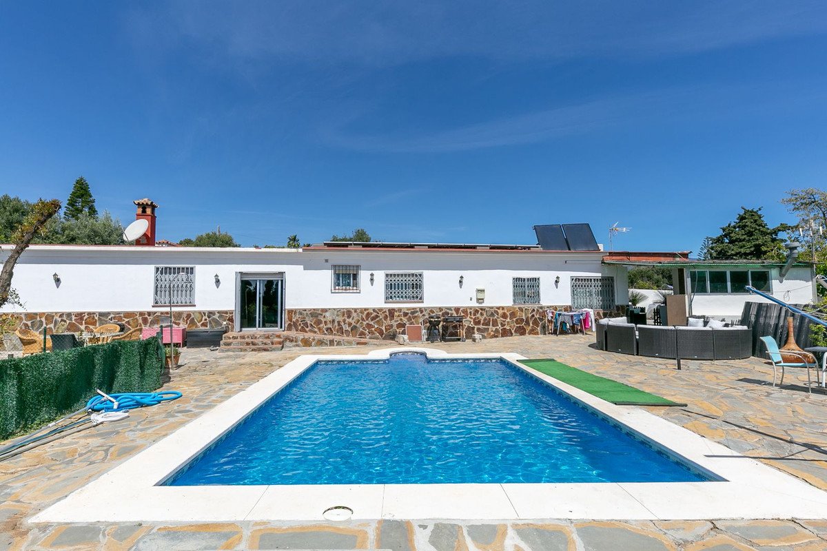 10 Bed Finca - Cortijo in Estepona
