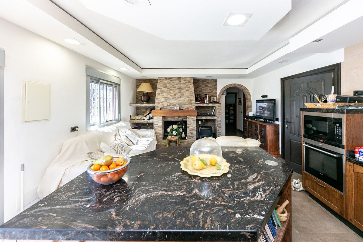 10 Bed Finca - Cortijo in Estepona