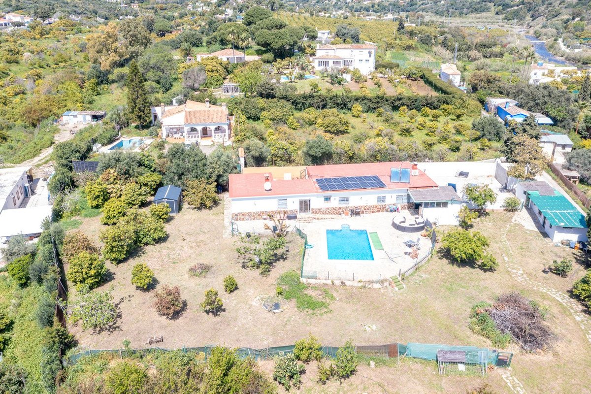 10 Bed Finca - Cortijo in Estepona