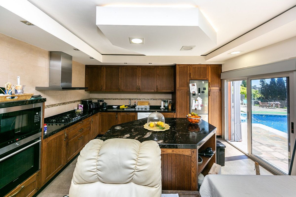 10 Bed Finca - Cortijo in Estepona