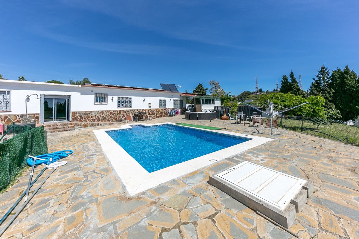 10 Bed Finca - Cortijo in Estepona