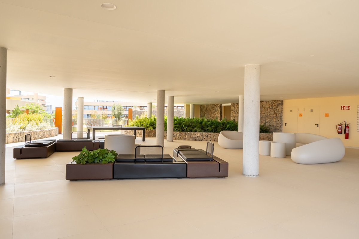 3 Bed Middle Floor Apartment in Fuengirola