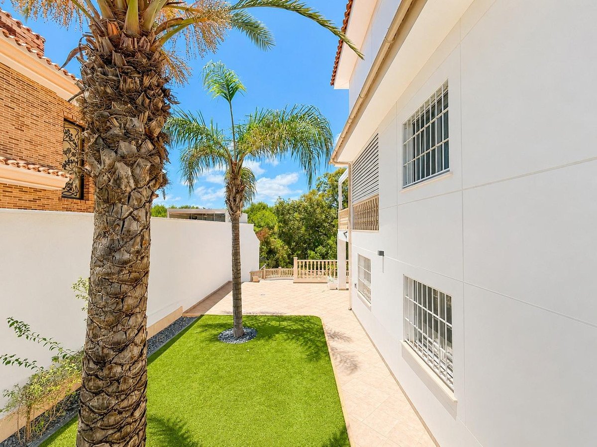 4 Bed Detached Villa in Campoamor