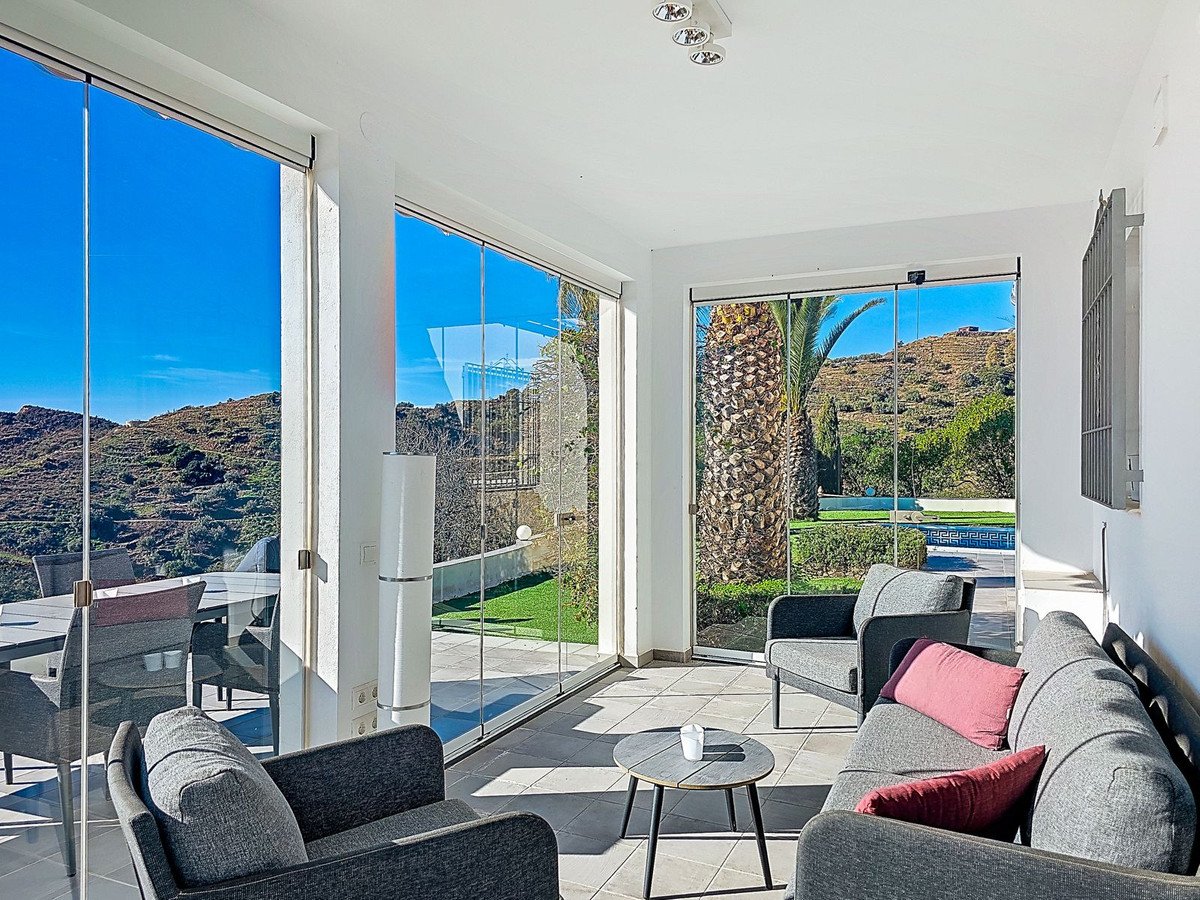 3 Bed Detached Villa in Arenas