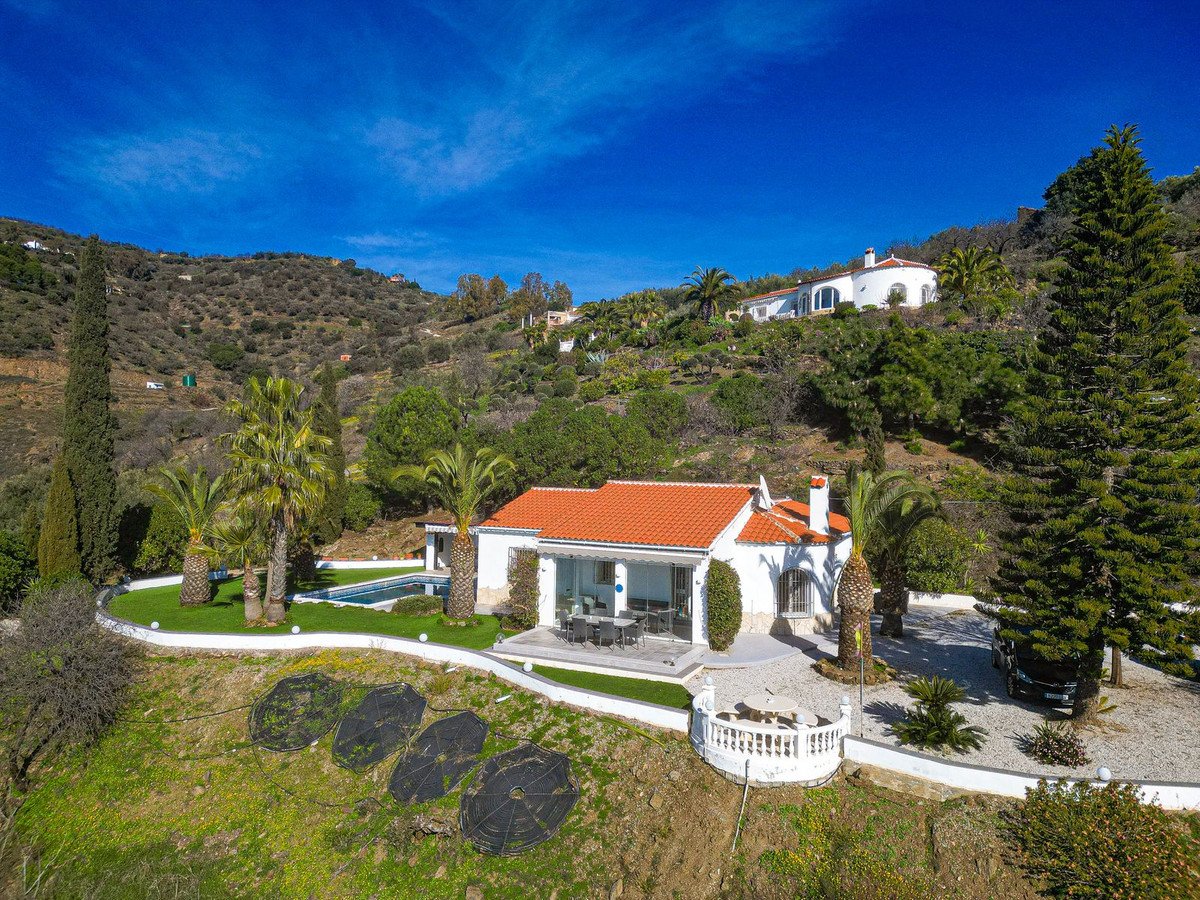 3 Bed Detached Villa in Arenas