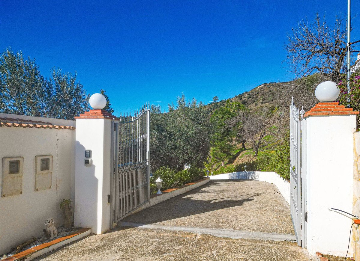 3 Bed Detached Villa in Arenas