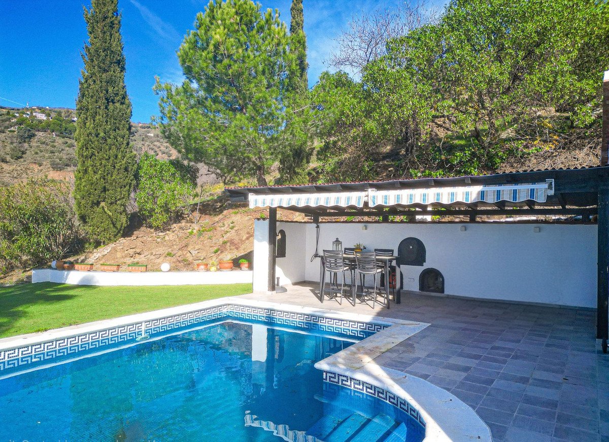 3 Bed Detached Villa in Arenas