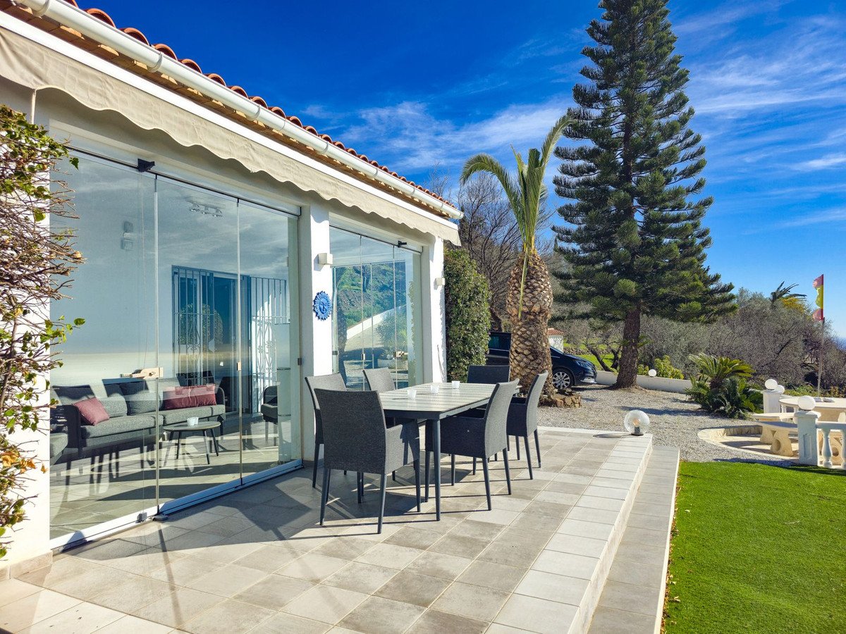 3 Bed Detached Villa in Arenas