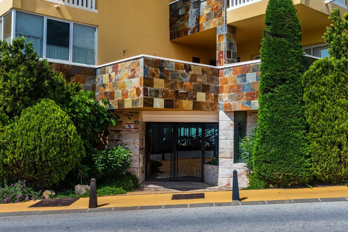 3 Bed Middle Floor Apartment in Fuengirola