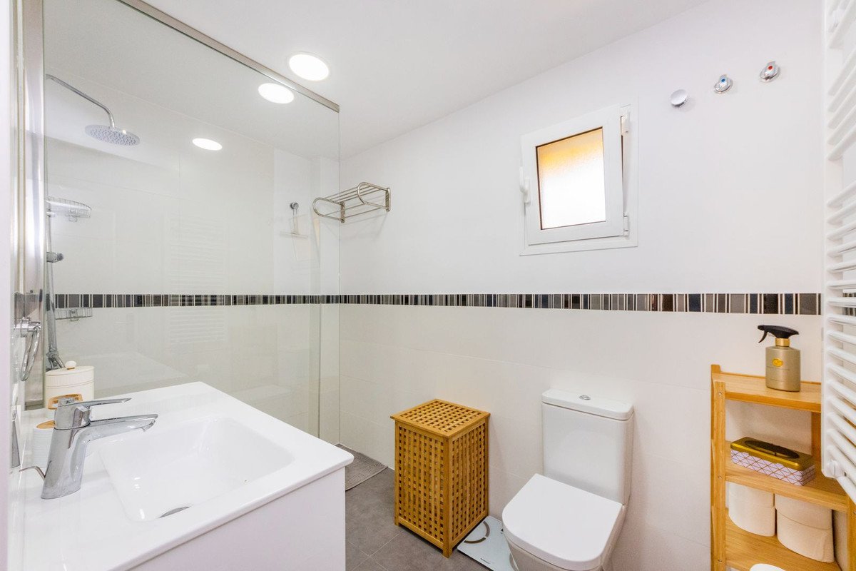 3 Bed Middle Floor Apartment in Fuengirola