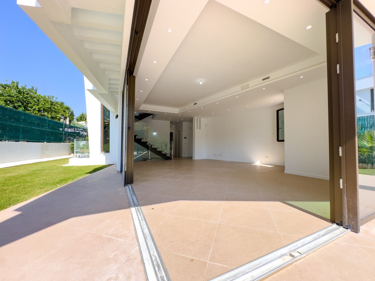 4 Bed Detached Villa in Estepona