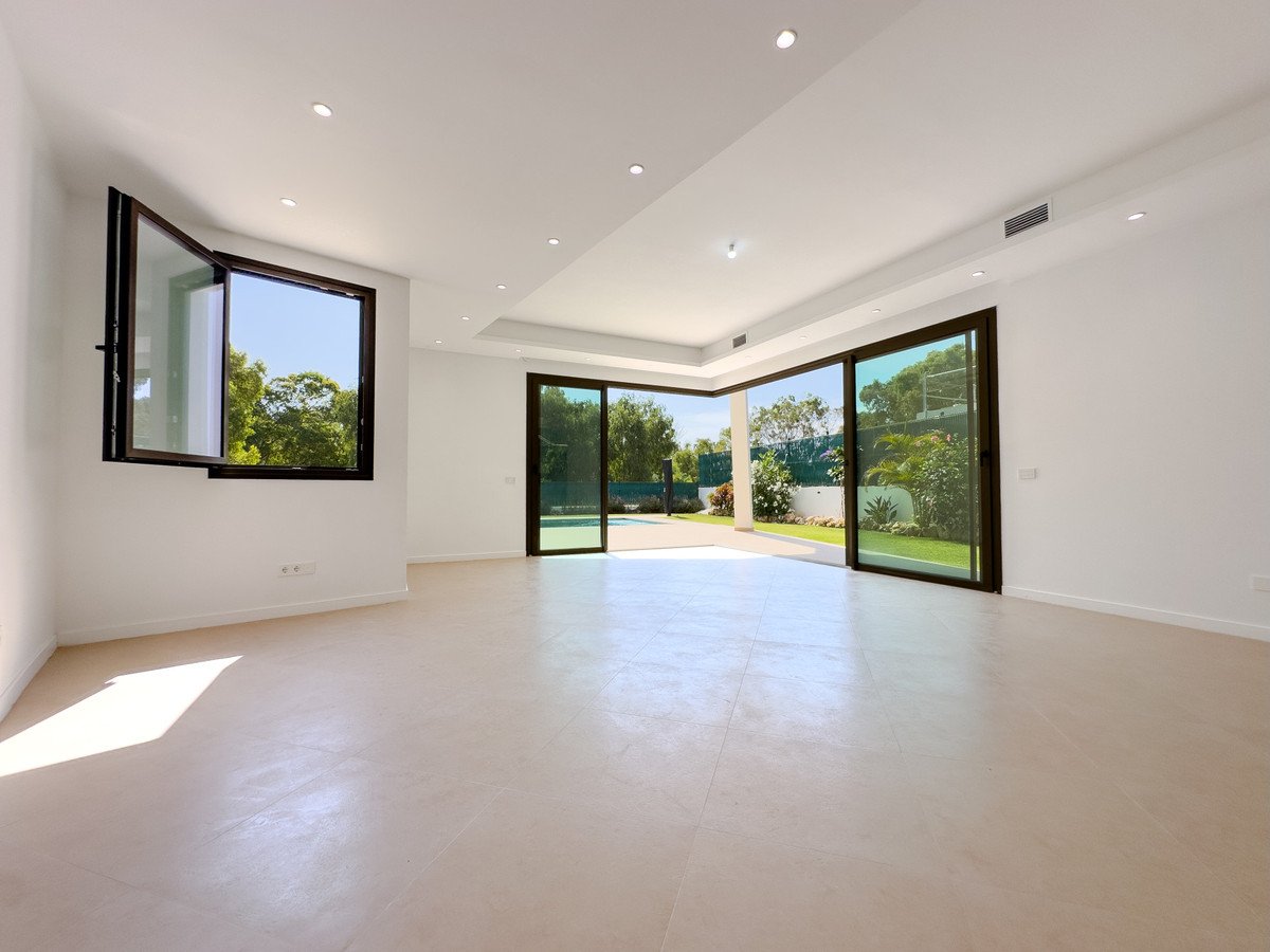 4 Bed Detached Villa in Estepona