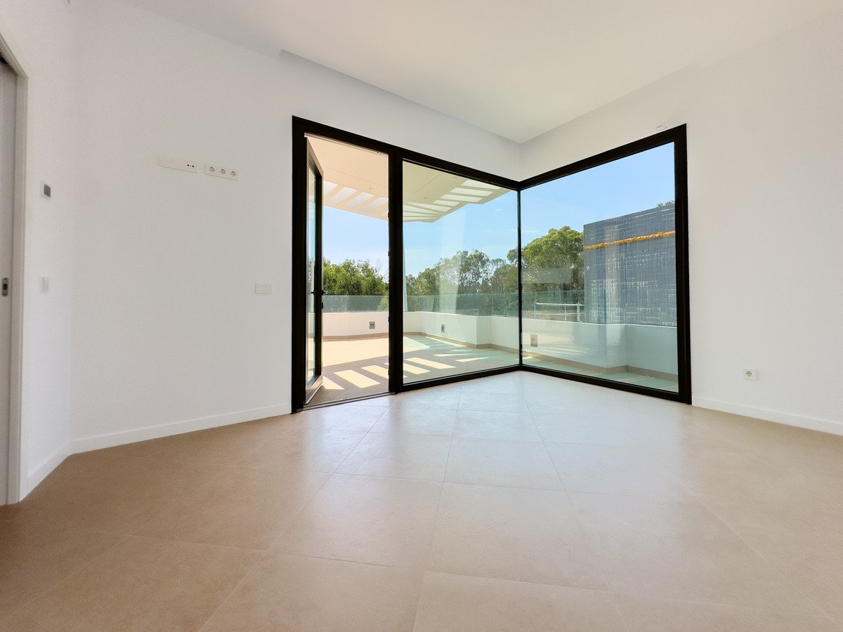 4 Bed Detached Villa in Estepona