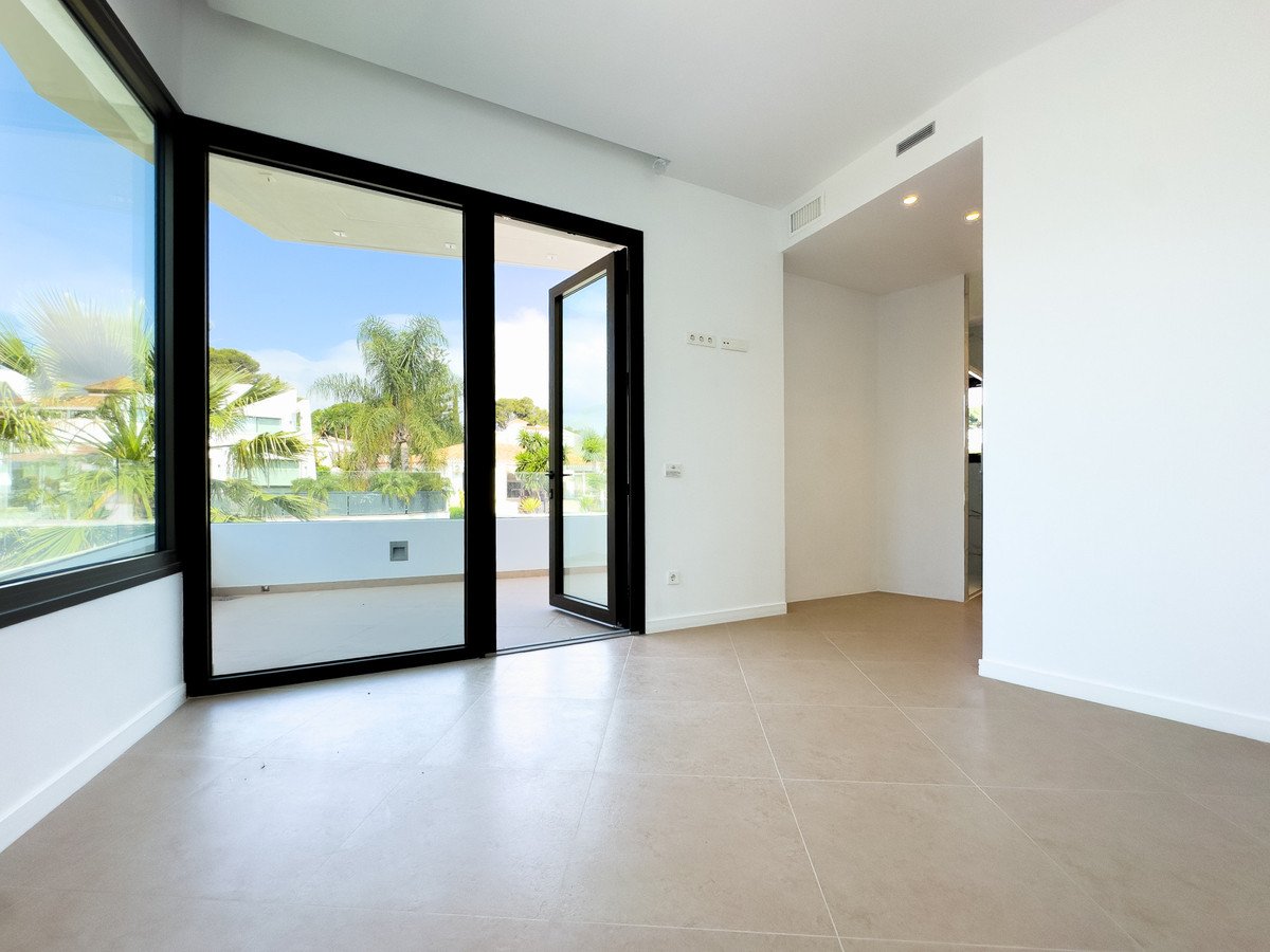 4 Bed Detached Villa in Estepona
